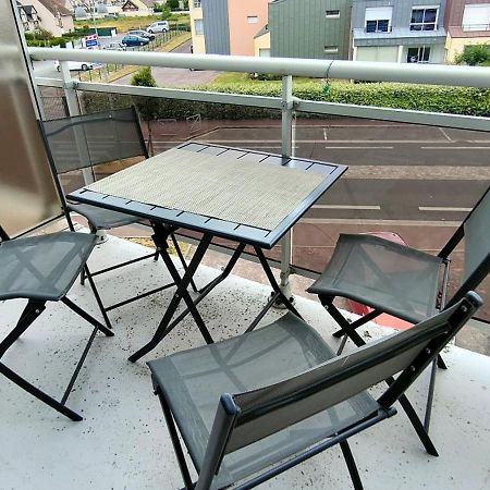 Appartement Au Pied De La Plage - Balcon - Parking Courseulles-sur-Mer Exterior photo